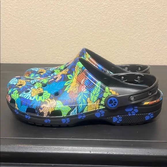 Disney’s The Lion King CROCS Men’s 8, Women’s 10 - Picture 3 of 7